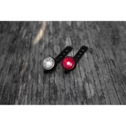 Incirca Lichtset, LED, Frontlicht 3 Funktionen 12 Lumen / R&uuml;cklicht 6 Lumen, Inkl. Halterung Und 2xCR2 -Miche Verkäufe incirca lichtset led frontlicht 3 funktionen 12 lumen ruecklicht 6 lumen inkl halterung und 2xcr22